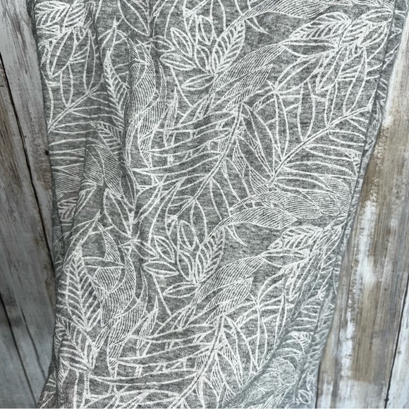 Loft Grey Palm Outline Tank - Picture 2 of 4